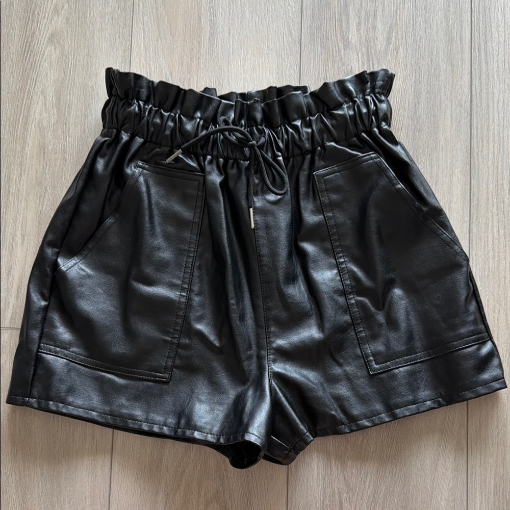 Faux Leather Pleather Shorts, Black size M